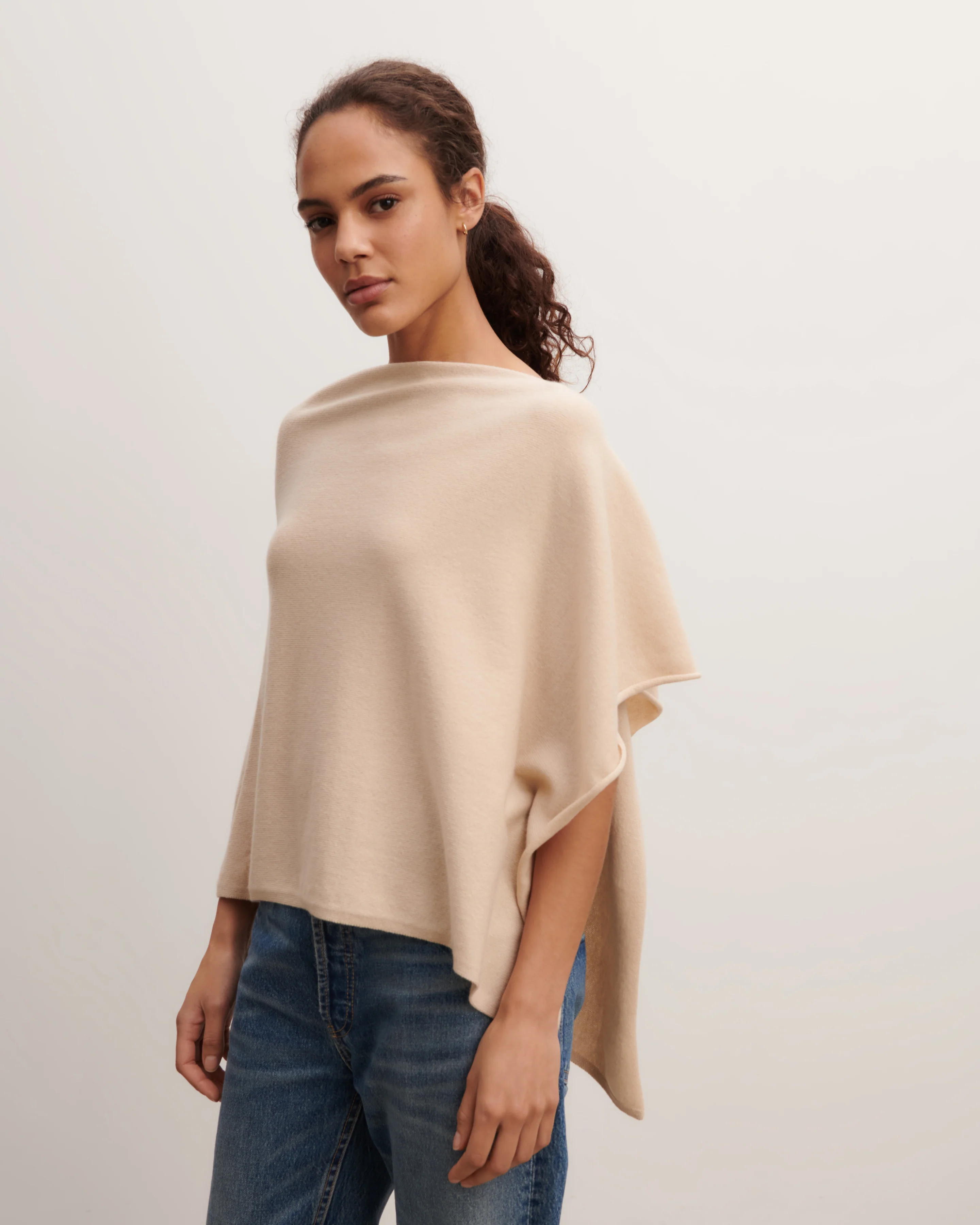 Poncho court