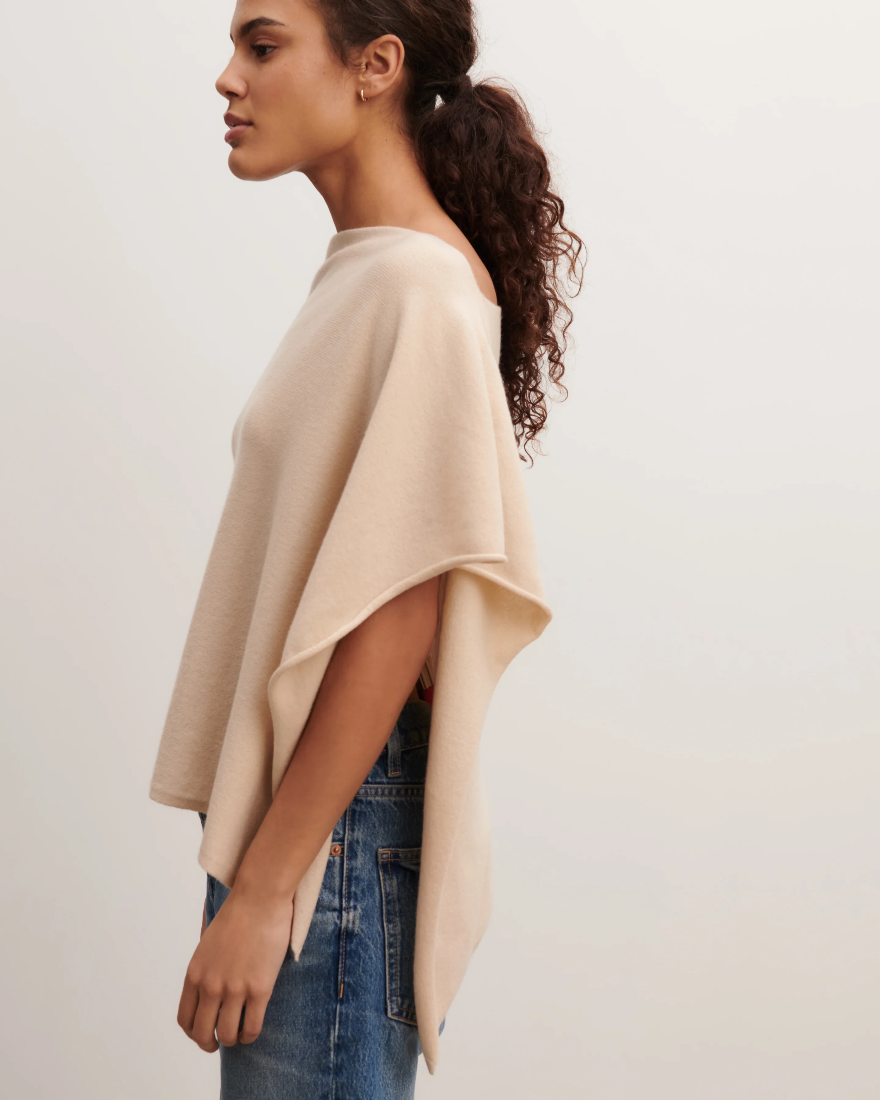 Poncho court - Image 2