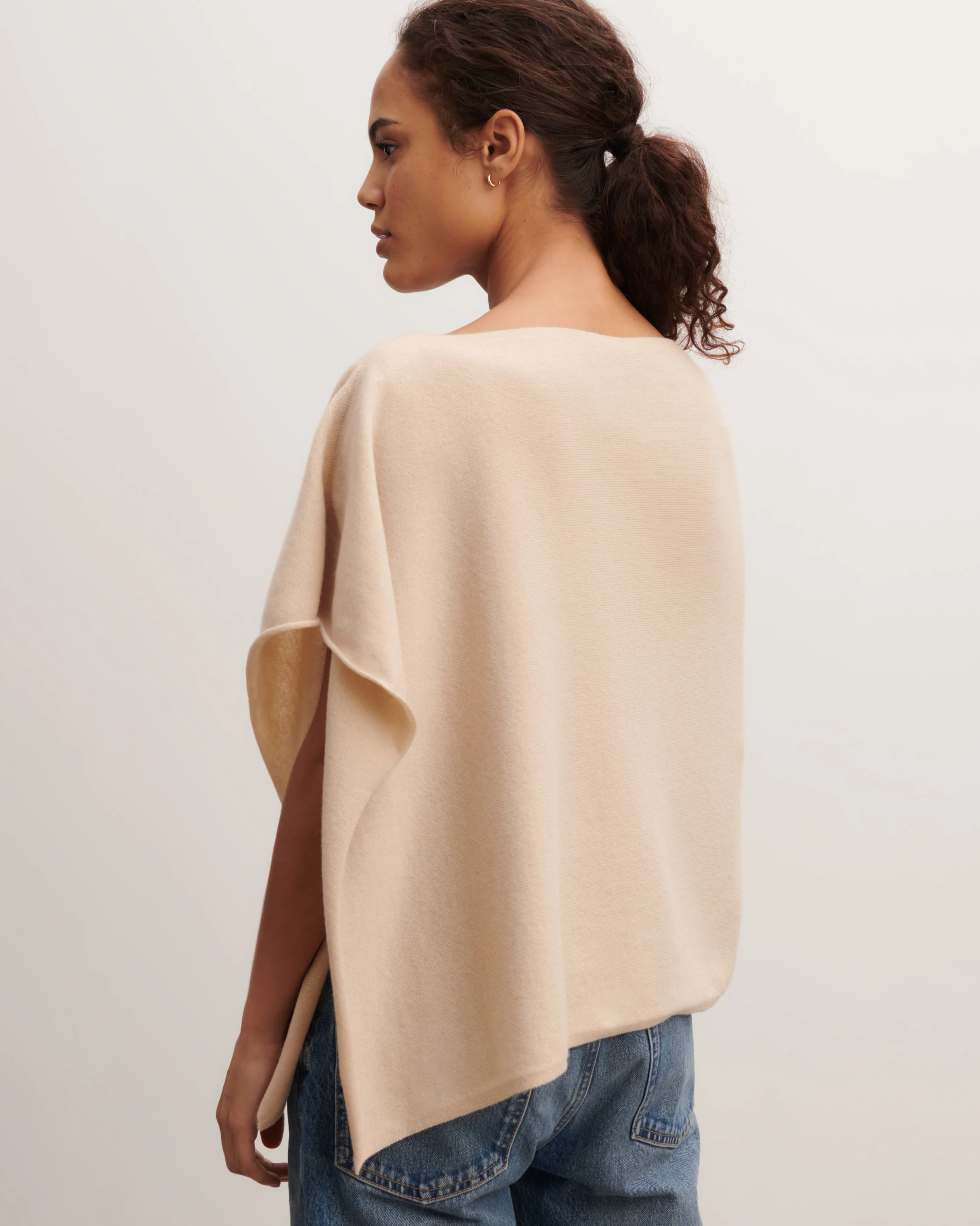 Poncho court - Image 3