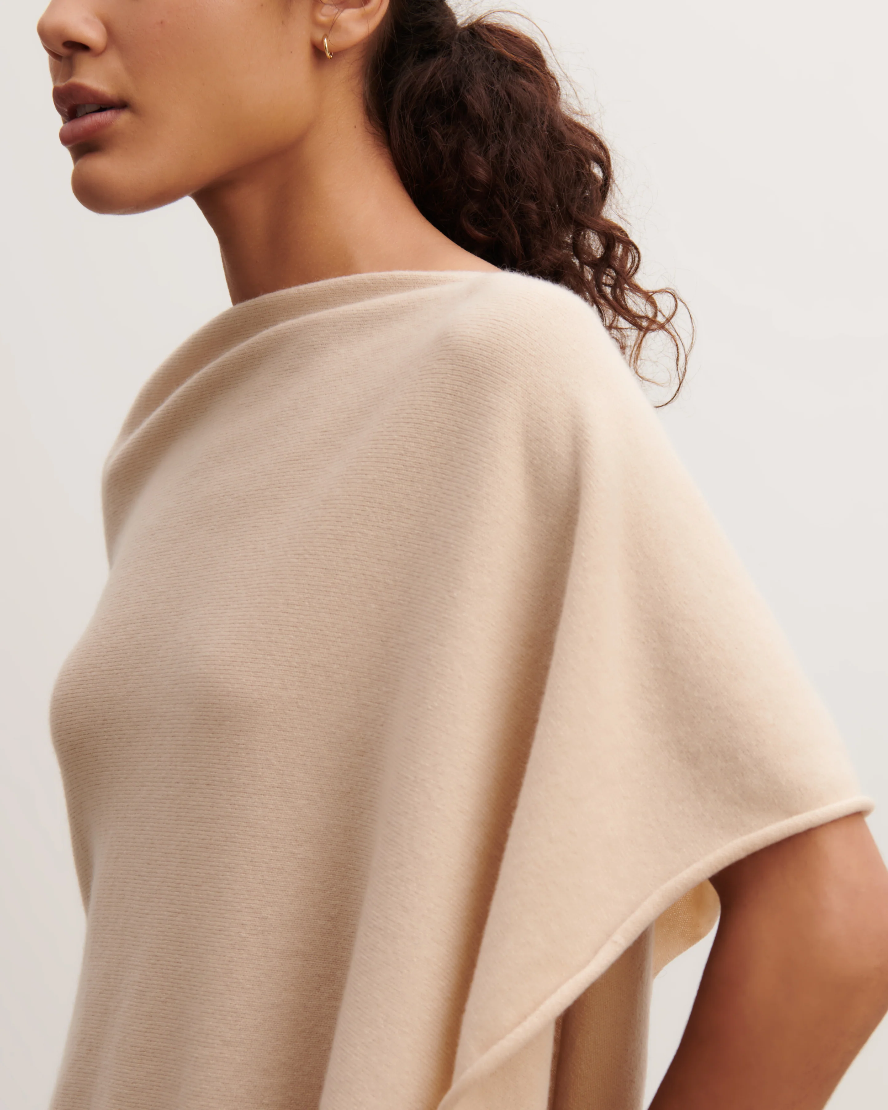 Poncho court - Image 4