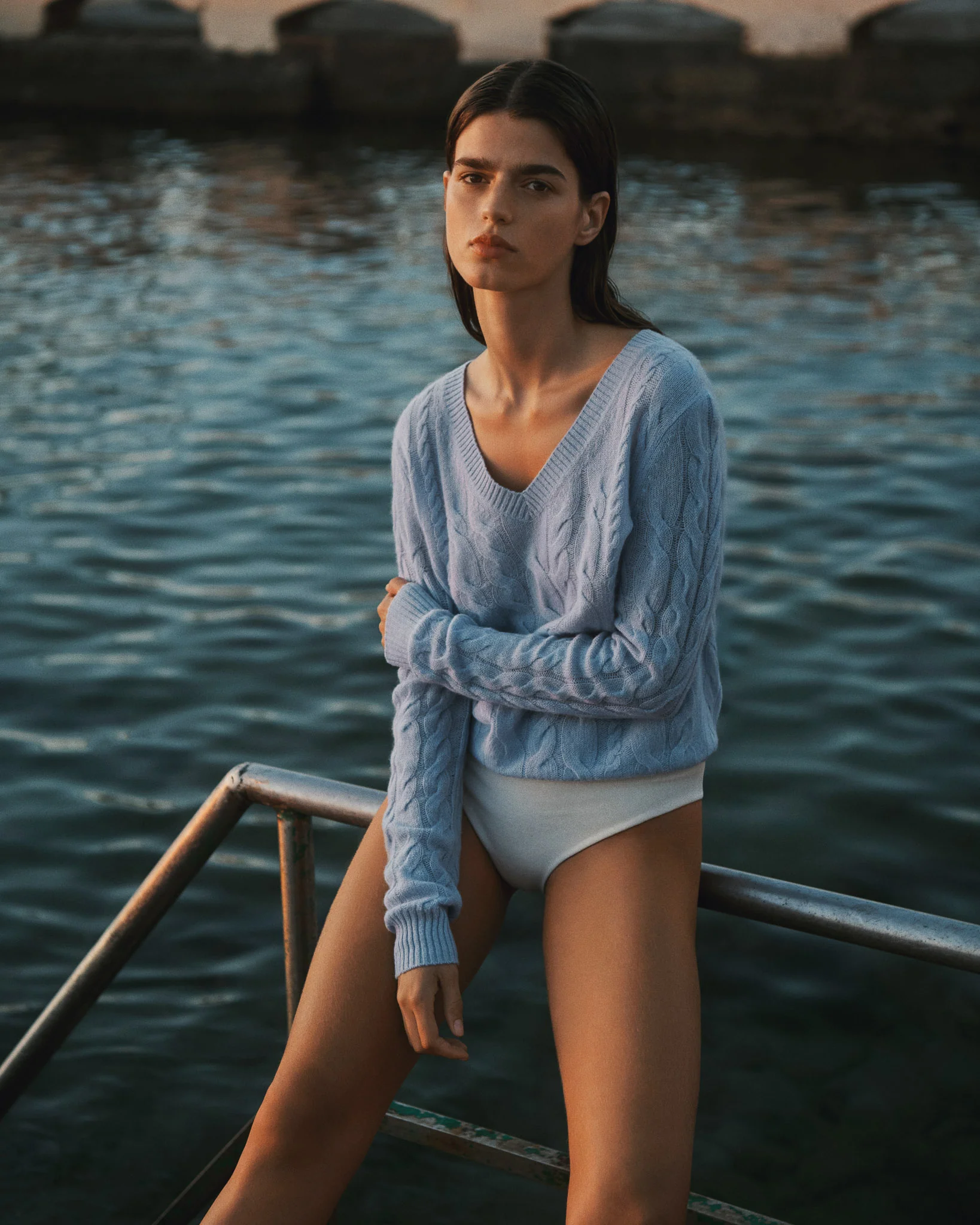 Pull col V à torsades