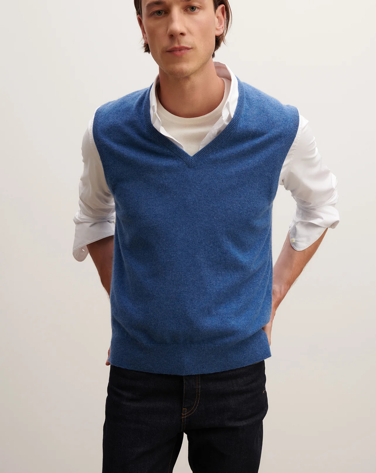 Pull col V sans manches - Image 2
