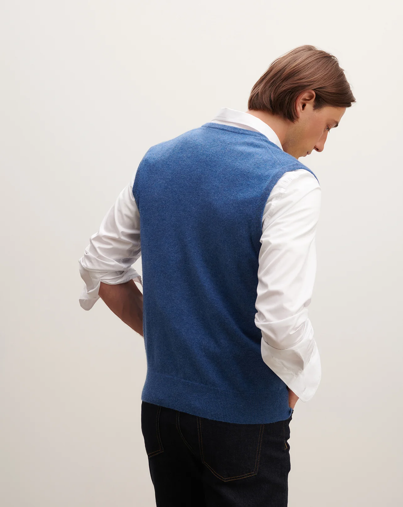 Pull col V sans manches - Image 3