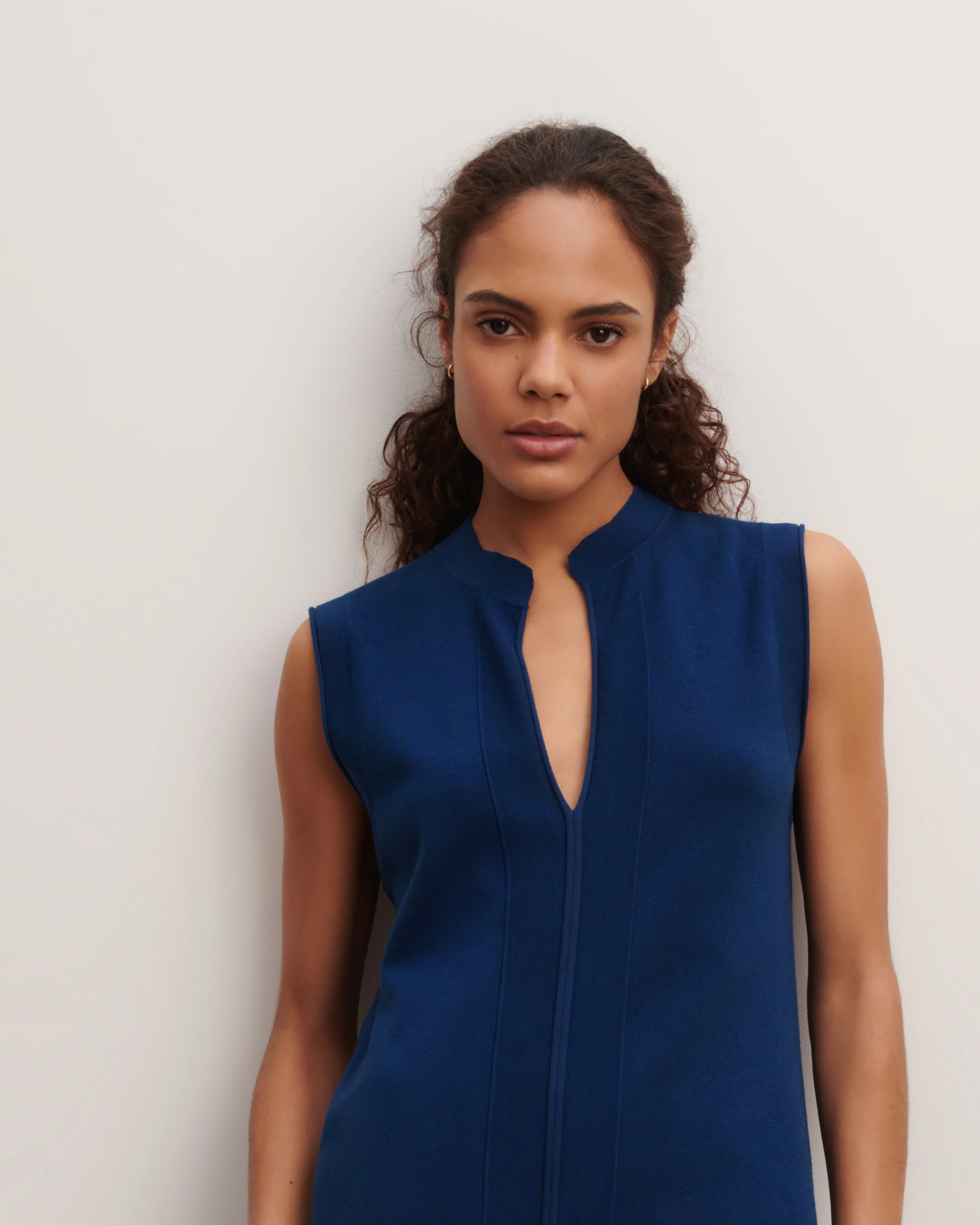 Robe courte minimaliste - Image 3