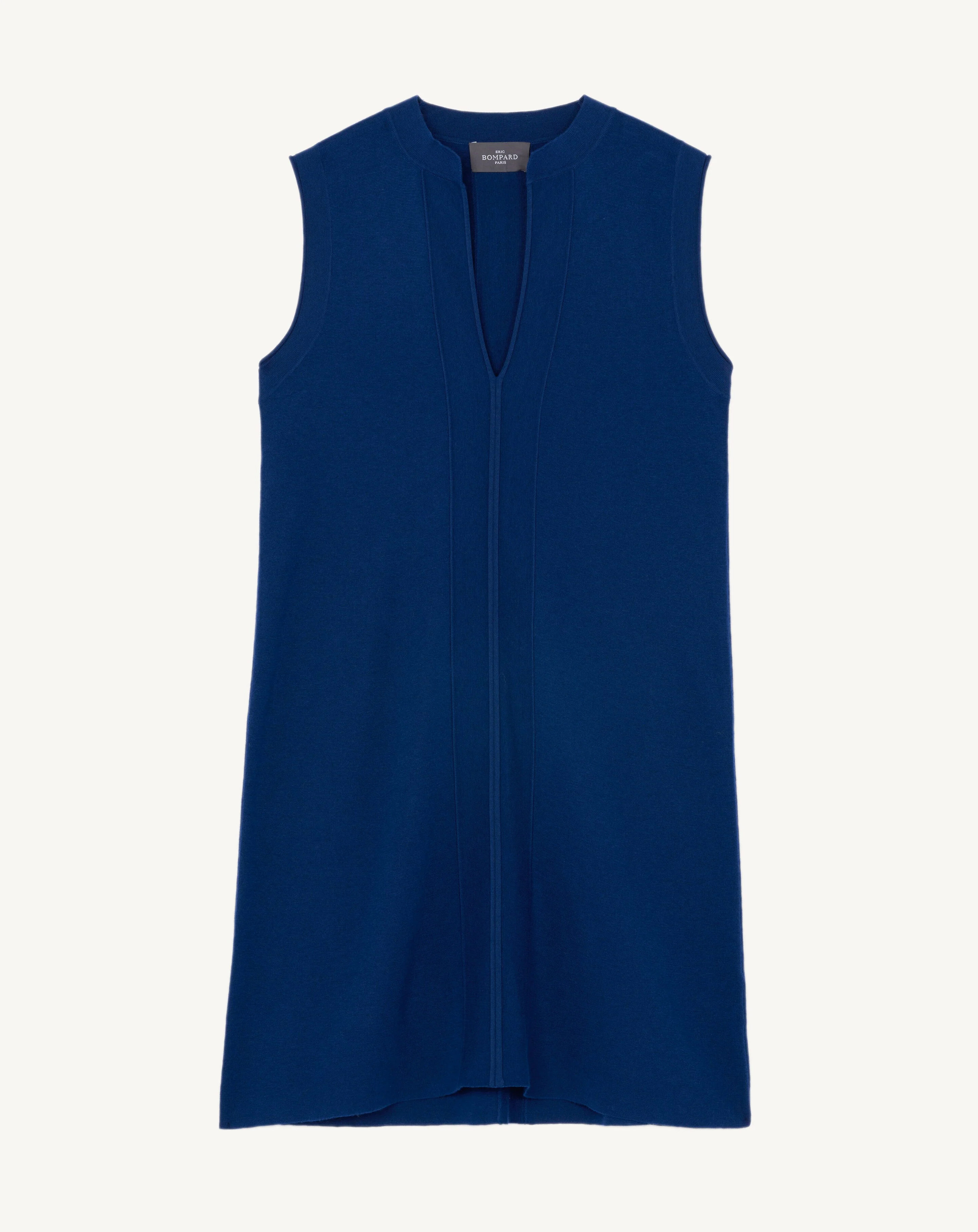 Robe courte minimaliste - Image 4